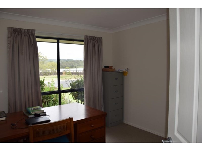 22 Parkes Drive, Tenterfield NSW 2372