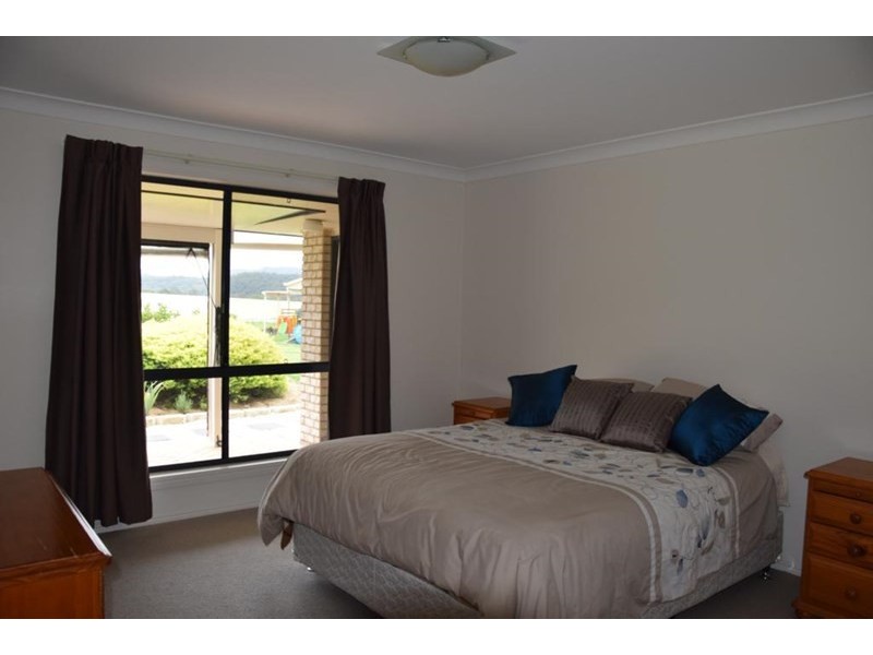 22 Parkes Drive, Tenterfield NSW 2372