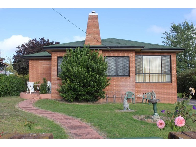 132 Rouse Street, Tenterfield NSW 2372