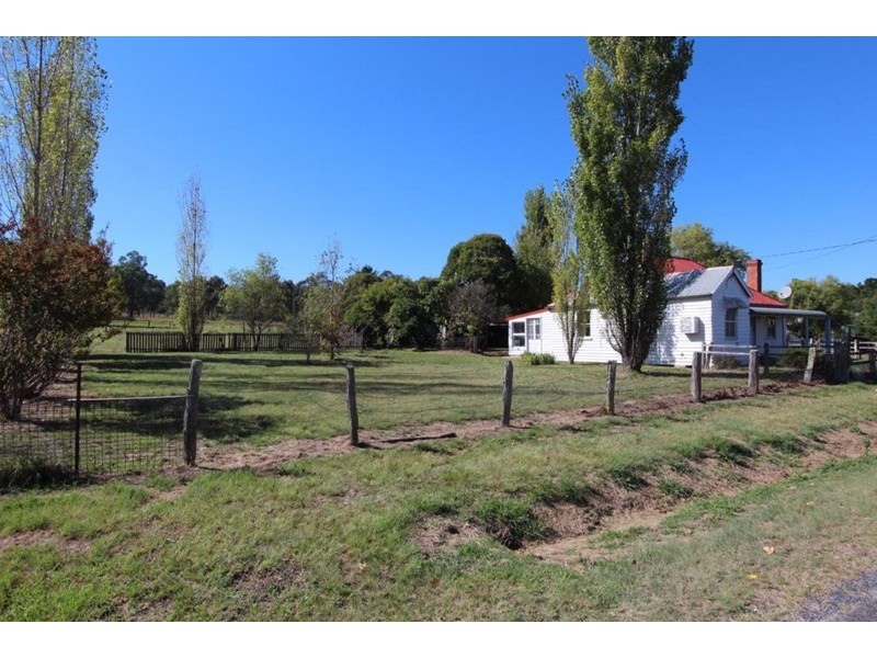 21 Logan Street, Tenterfield NSW 2372