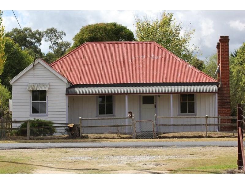 21 Logan Street, Tenterfield NSW 2372