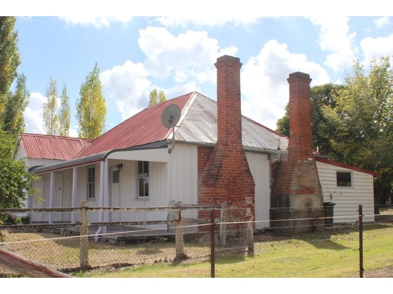 21 Logan Street, Tenterfield NSW 2372