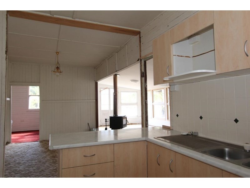 21 Logan Street, Tenterfield NSW 2372