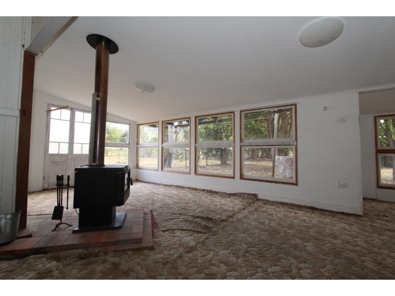 21 Logan Street, Tenterfield NSW 2372