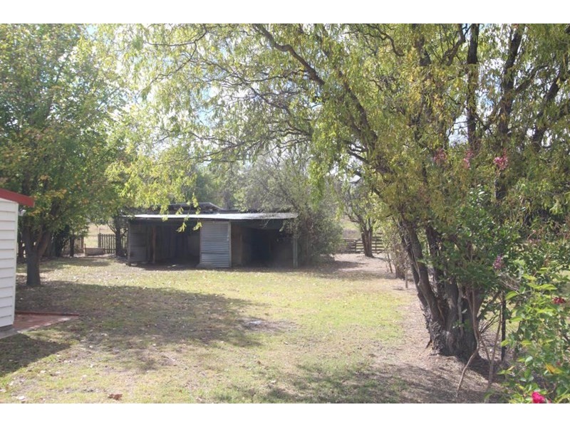 21 Logan Street, Tenterfield NSW 2372