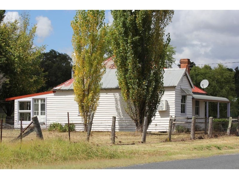 21 Logan Street, Tenterfield NSW 2372