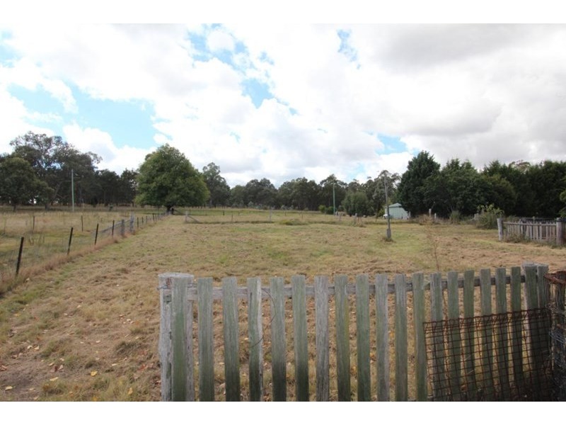 21 Logan Street, Tenterfield NSW 2372