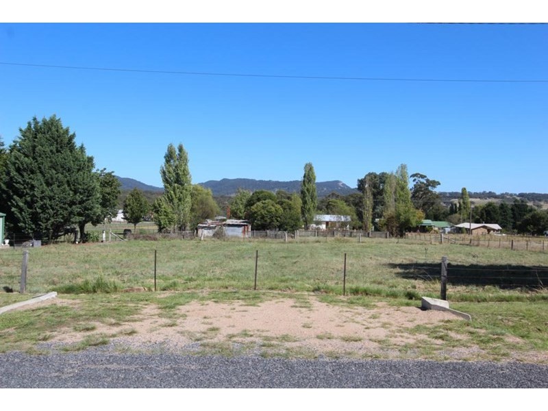 21 Logan Street, Tenterfield NSW 2372