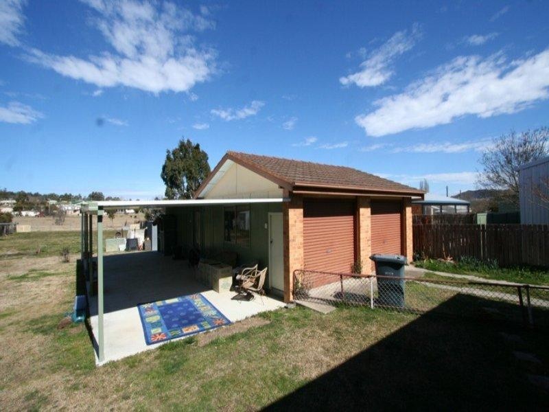 127 Miles Street, Tenterfield NSW 2372