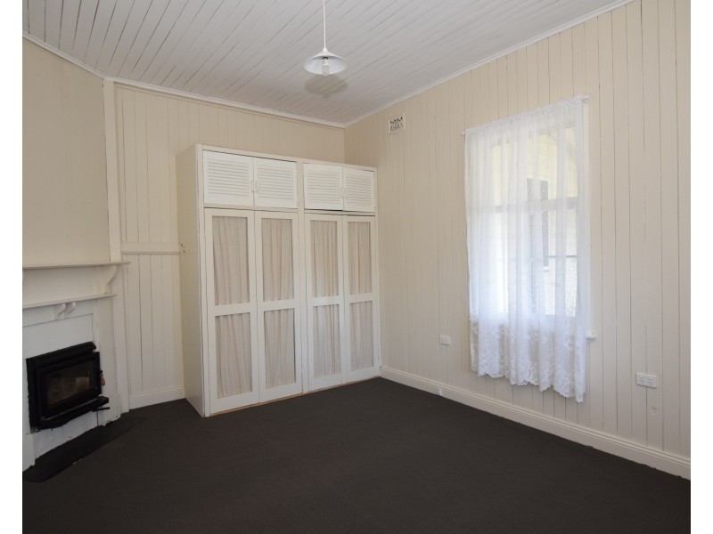 38 Molesworth Street, Tenterfield NSW 2372