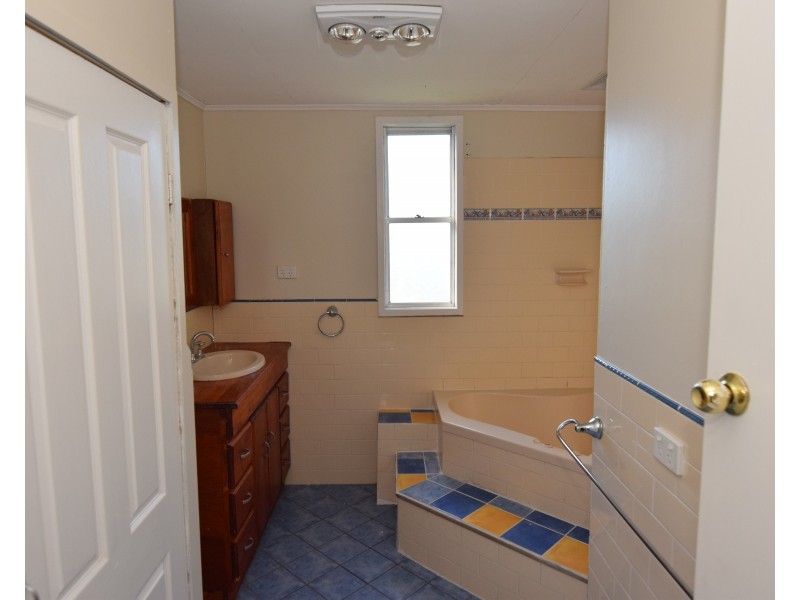 38 Molesworth Street, Tenterfield NSW 2372