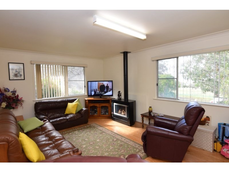 65 Holleys Road, Tenterfield NSW 2372