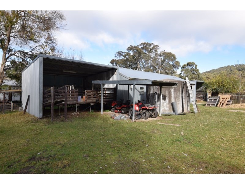 65 Holleys Road, Tenterfield NSW 2372