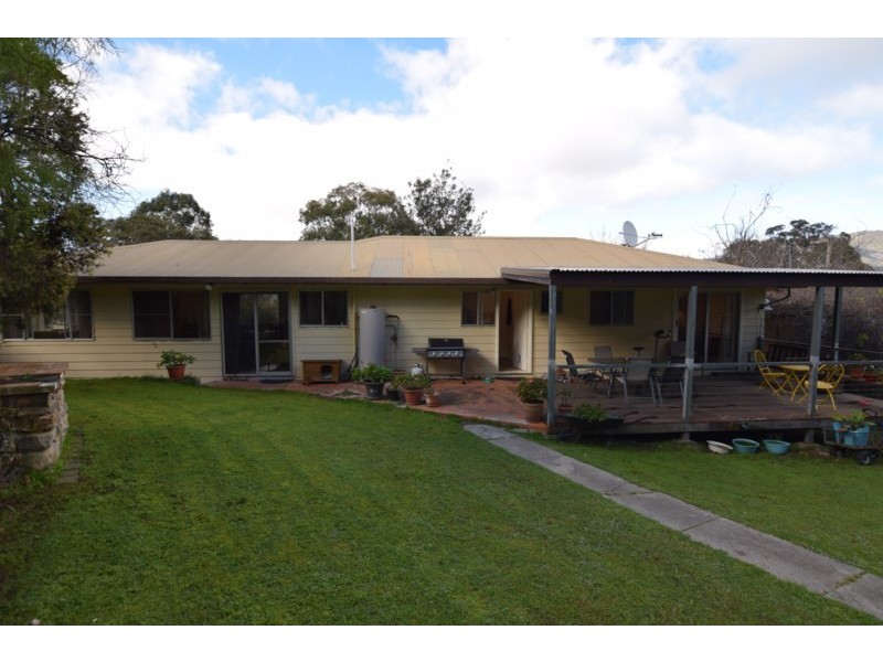 65 Holleys Road, Tenterfield NSW 2372