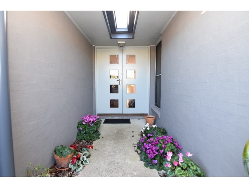 11 Parkes Drive, Tenterfield NSW 2372