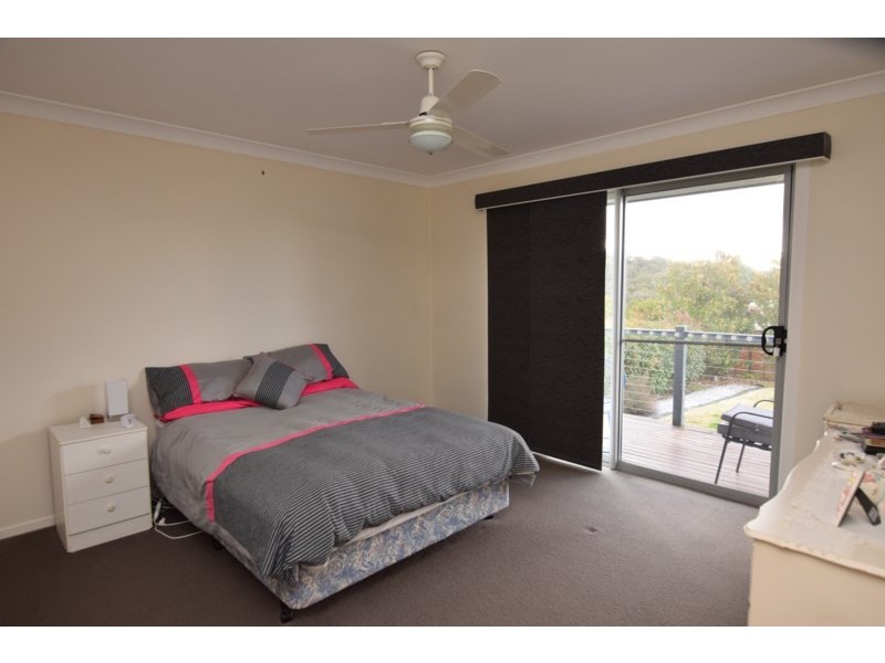 11 Parkes Drive, Tenterfield NSW 2372
