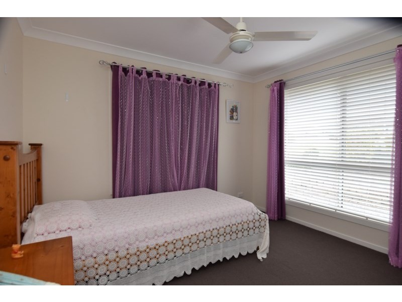 11 Parkes Drive, Tenterfield NSW 2372