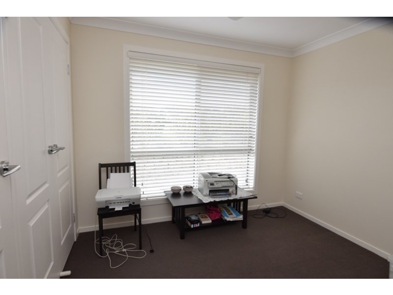 11 Parkes Drive, Tenterfield NSW 2372