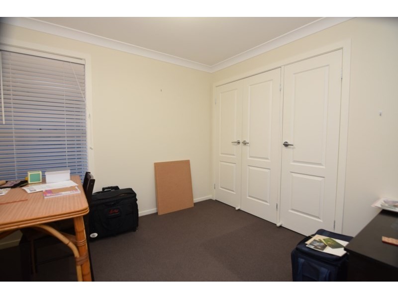 11 Parkes Drive, Tenterfield NSW 2372