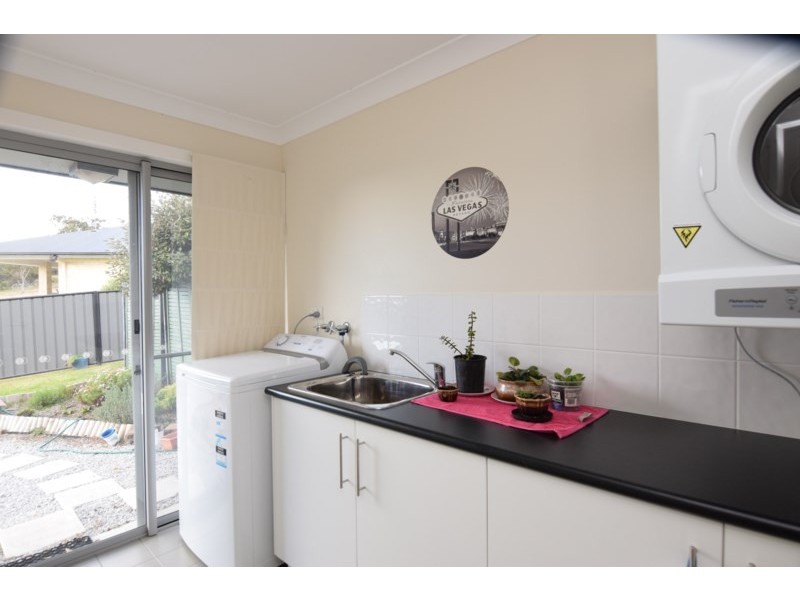 11 Parkes Drive, Tenterfield NSW 2372