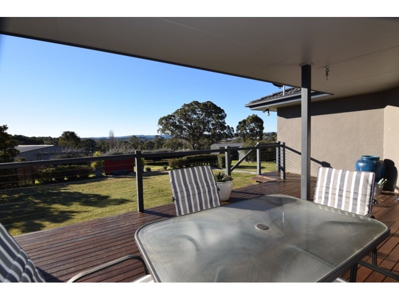 11 Parkes Drive, Tenterfield NSW 2372
