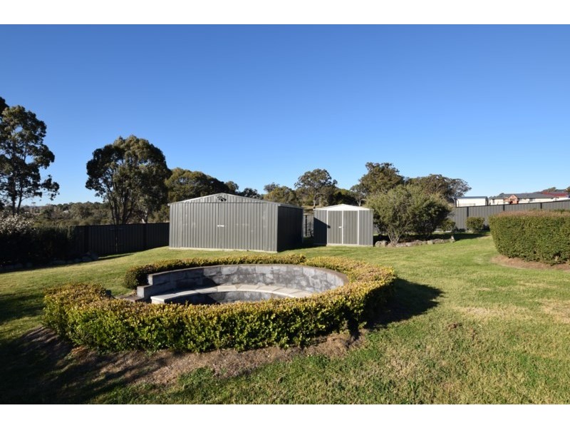11 Parkes Drive, Tenterfield NSW 2372
