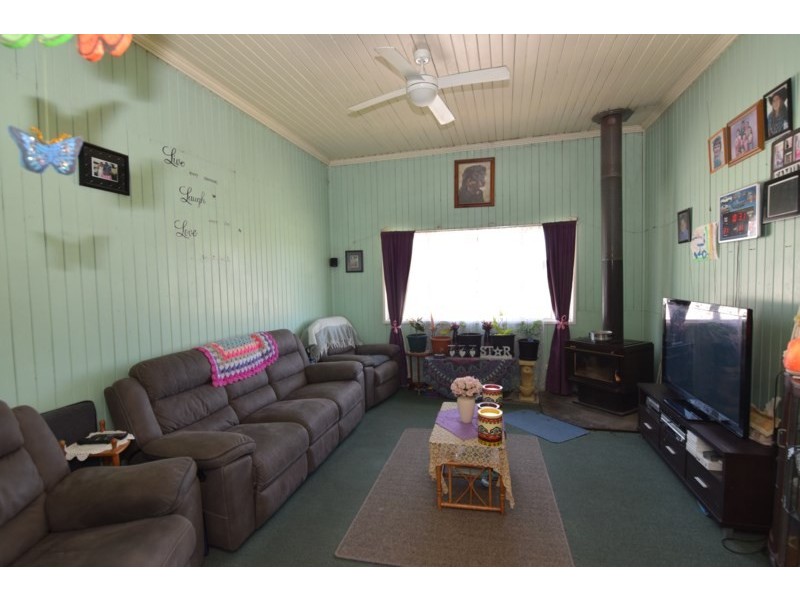41 Woodlawn Street, Wallangarra QLD 4383