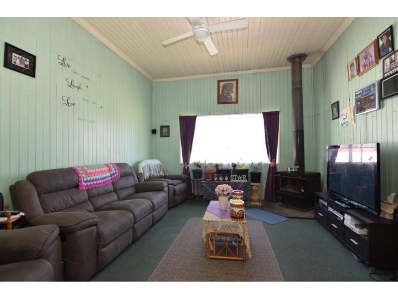 41 Woodlawn Street, Wallangarra QLD 4383