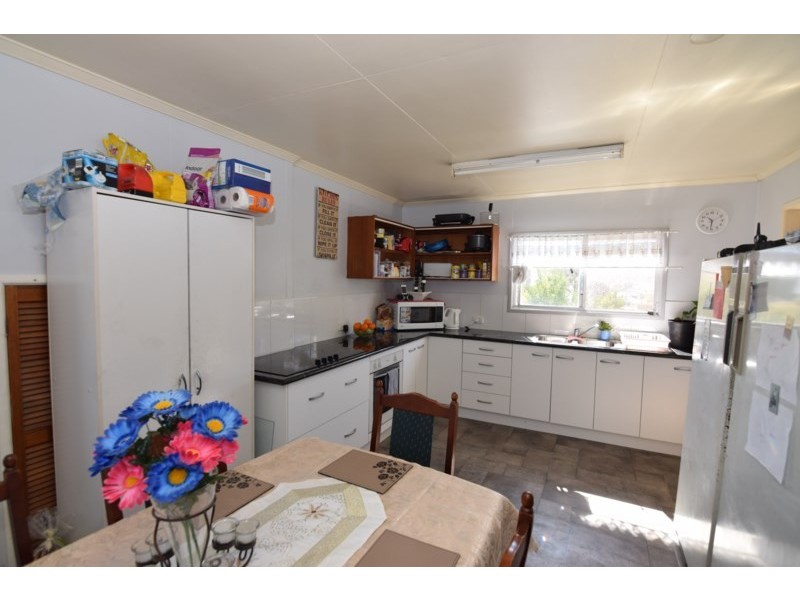 41 Woodlawn Street, Wallangarra QLD 4383