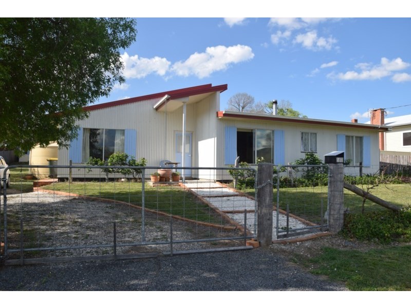 150 Molesworth Street, Tenterfield NSW 2372