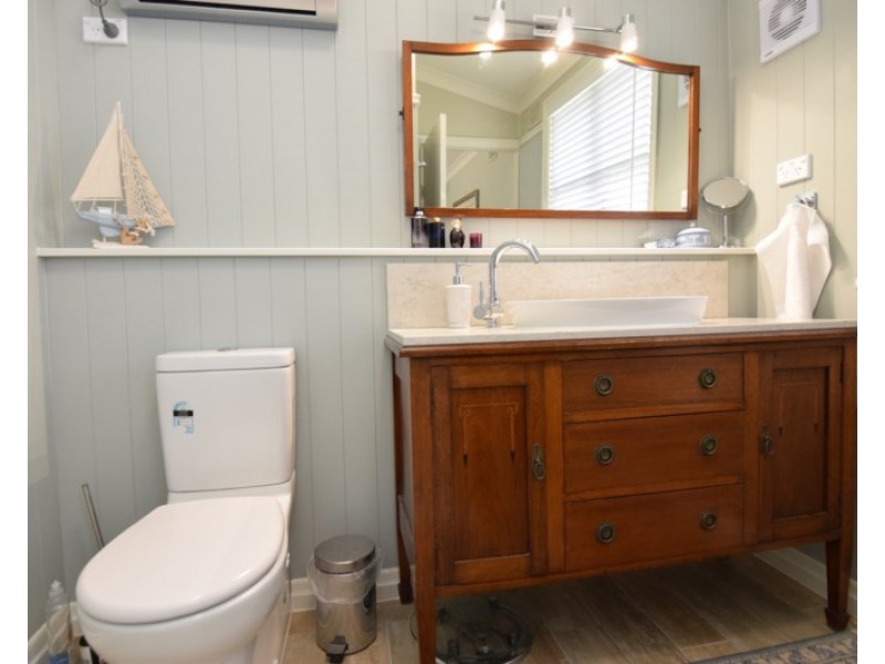 260 Douglas Street, Tenterfield NSW 2372