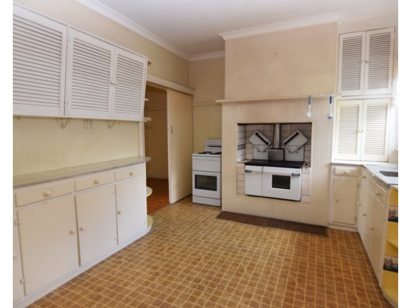 81 Martin Street, Tenterfield NSW 2372