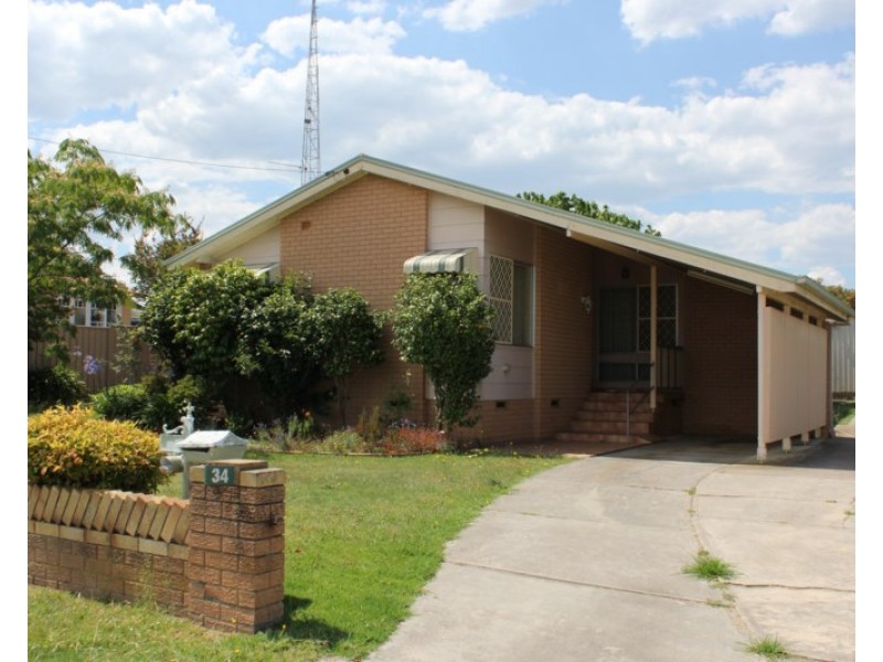 34 Railway Street, Tenterfield NSW 2372