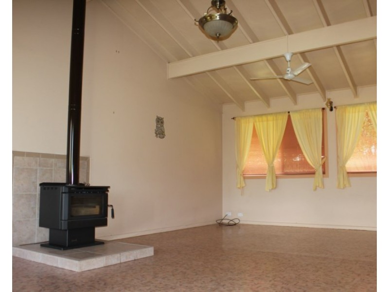 34 Railway Street, Tenterfield NSW 2372