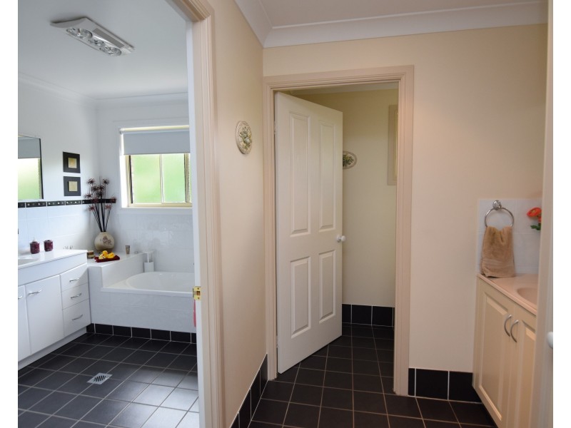 70 Riley Street, Tenterfield NSW 2372