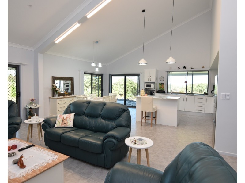 90 Neagles Lane, Tenterfield NSW 2372