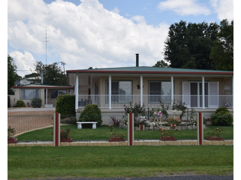 223 Douglas Street, Tenterfield NSW 2372