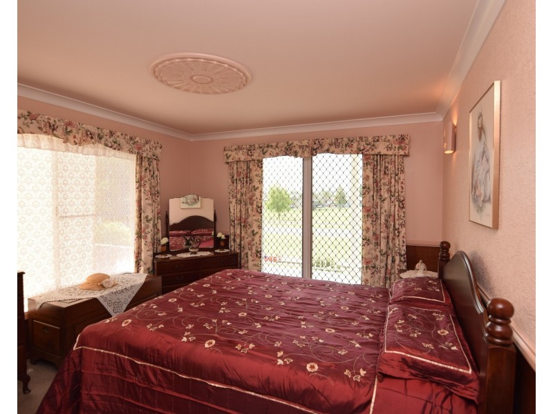 223 Douglas Street, Tenterfield NSW 2372