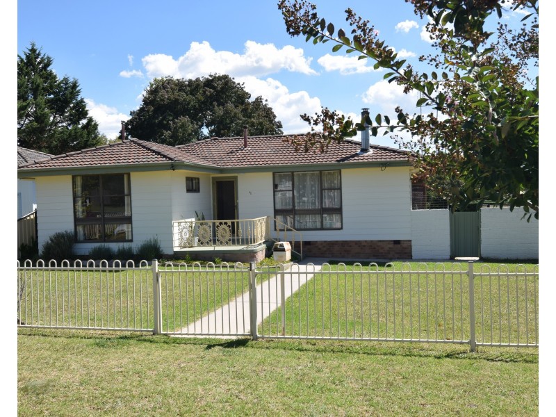 80 Logan Street, Tenterfield NSW 2372