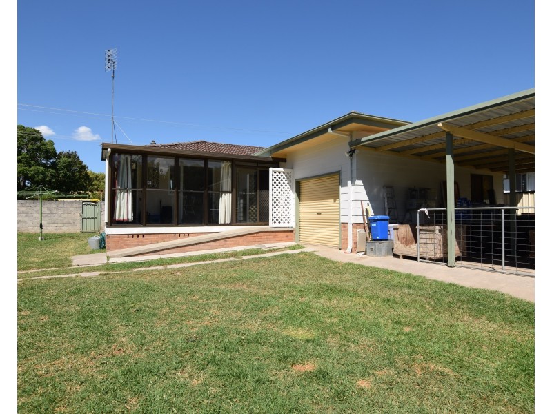 80 Logan Street, Tenterfield NSW 2372