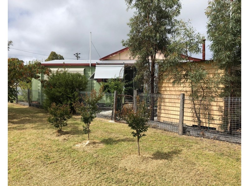 60 Rockwell Street, Wallangarra QLD 4383