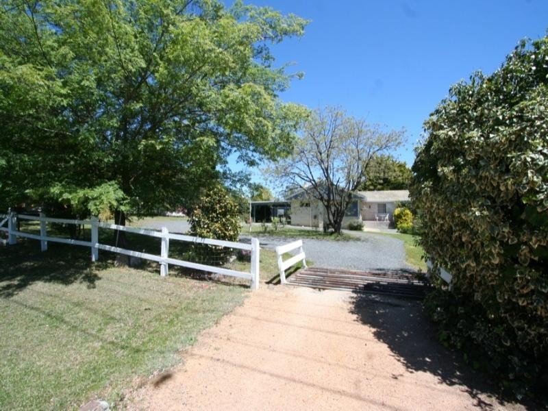 124 East Street, Tenterfield NSW 2372