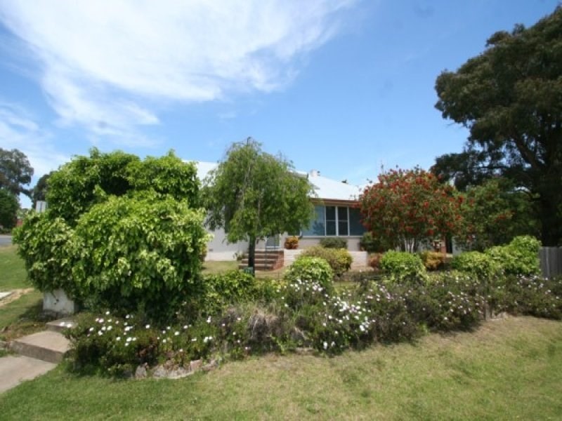 77 Cowper Street, Tenterfield NSW 2372