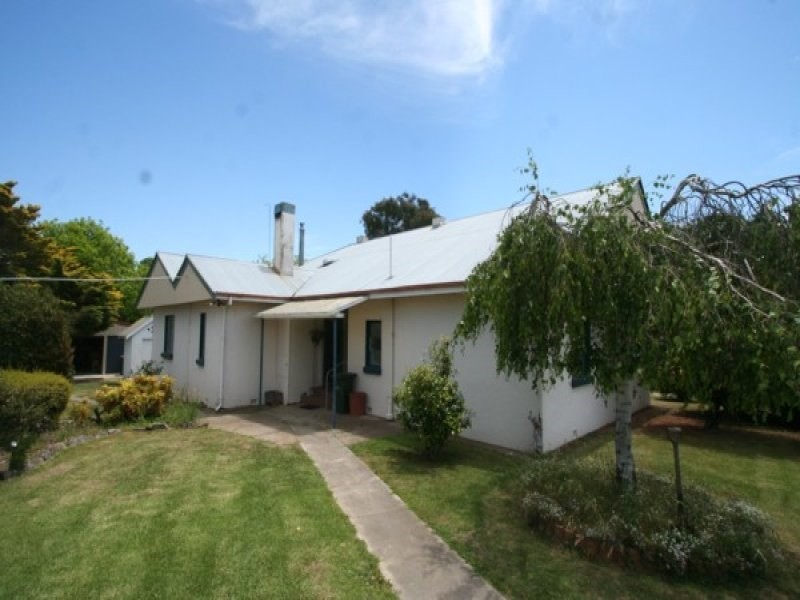 77 Cowper Street, Tenterfield NSW 2372
