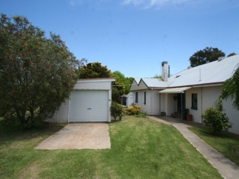 77 Cowper Street, Tenterfield NSW 2372
