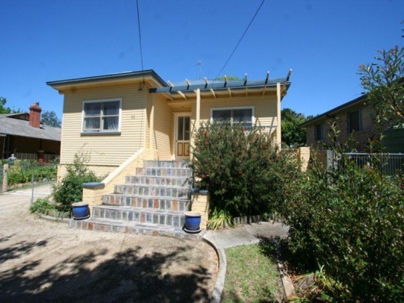 52 George Street, Tenterfield NSW 2372