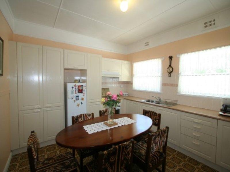 52 George Street, Tenterfield NSW 2372