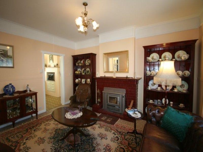 52 George Street, Tenterfield NSW 2372