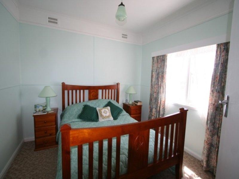 52 George Street, Tenterfield NSW 2372