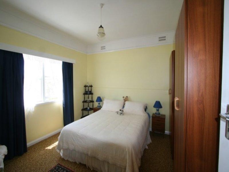 52 George Street, Tenterfield NSW 2372